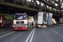 LKW blieb unter Bruecke haengen Koeln Ehrenfeld Innere Kanalstr Hornstr P123